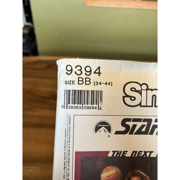 Simplicity Star Trek 1989 Costume Sew Pattern 9394 Size BB (34-44) UNCUT - Picture 2 of 11